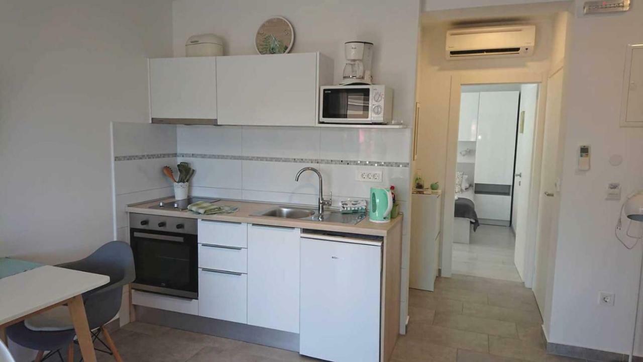 Apartments Nina Rab Town Esterno foto